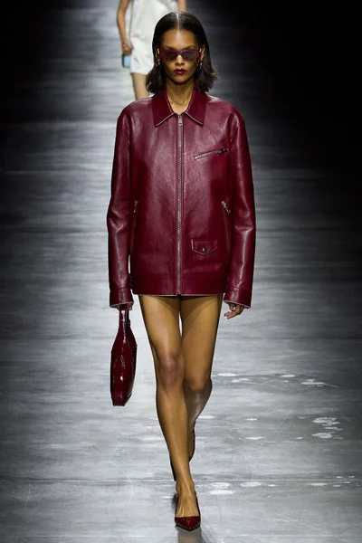 Look 18